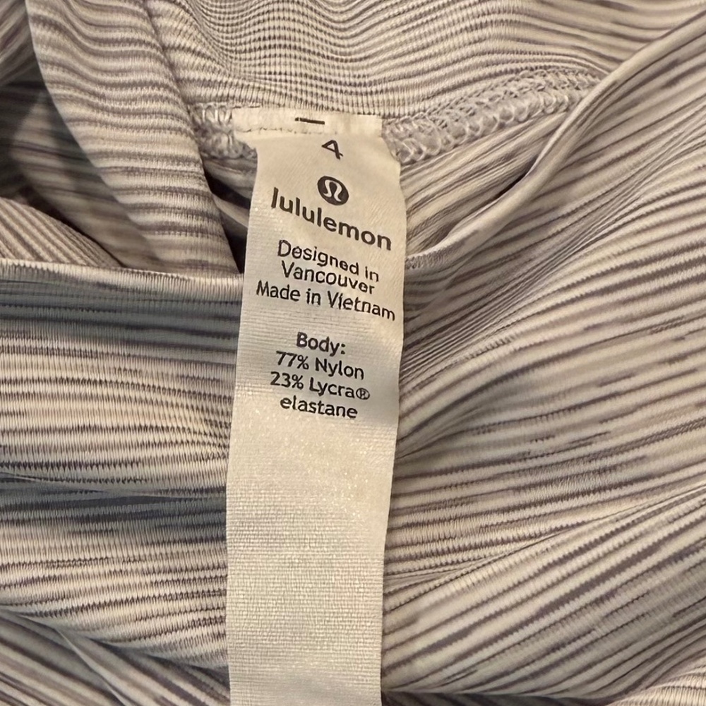 Lululemon Gray/White Striped Leggings - Size 4 - Picture 4 of 4